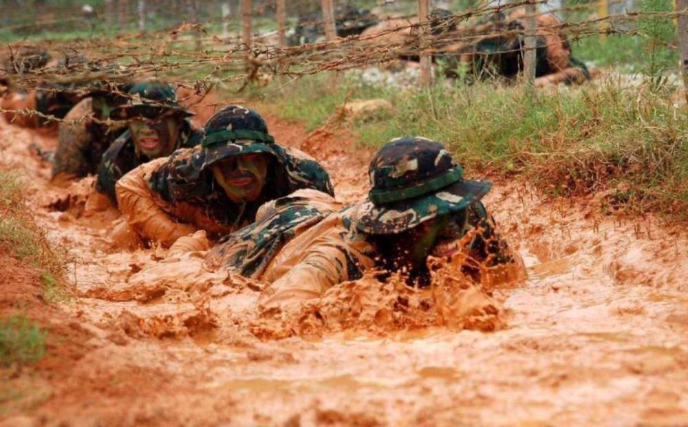 魔鬼训练造就了中国特种兵,国际比武赛场,展现强悍实力