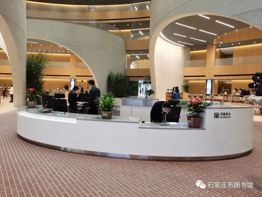 总服务台a馆一层开放区域各区域功能介绍d馆:报告厅,多功能厅b馆一层