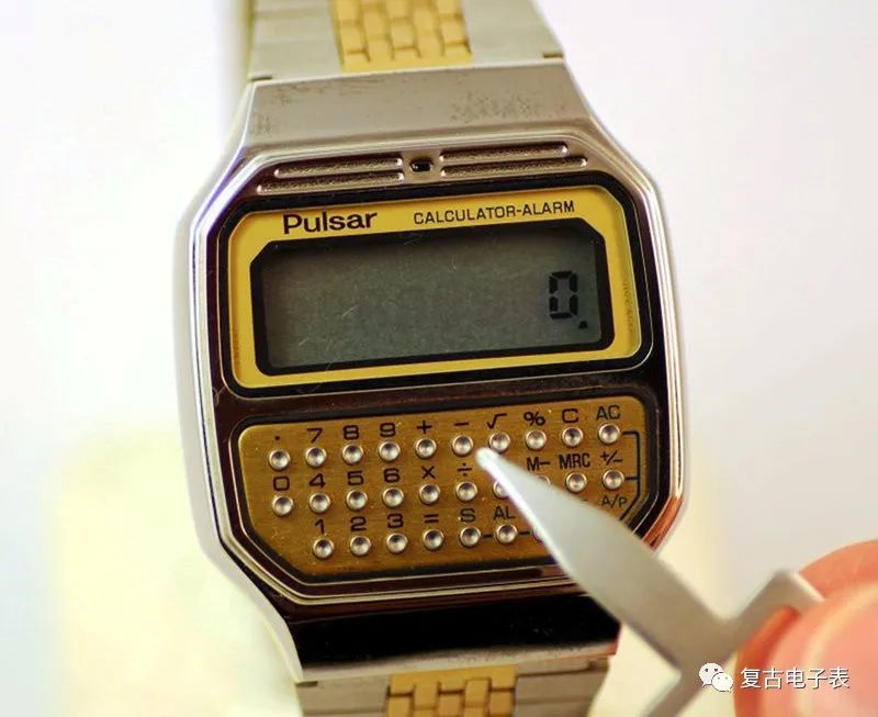 精工脉冲星全金属旋盖计算机手表——seiko pulsar y739