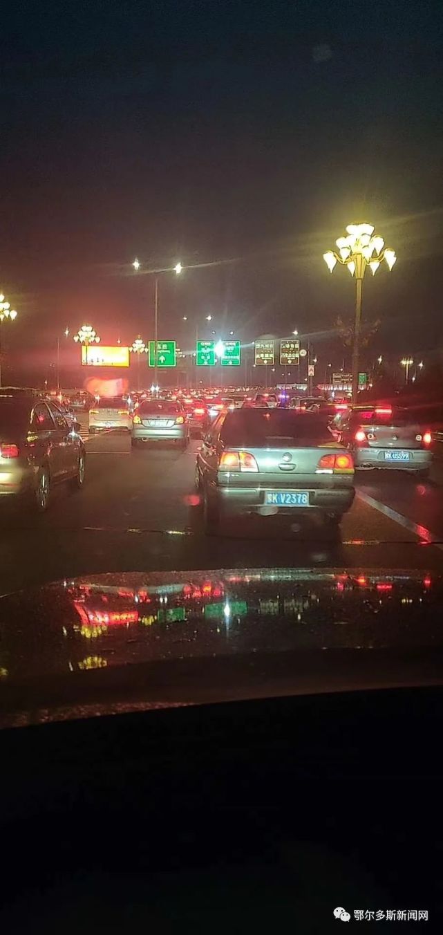 今晚,东胜出现堵车高峰!