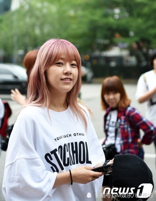 ari本名金善英,1994年10月23日生,组合tahiti成员,2012年随组合出道