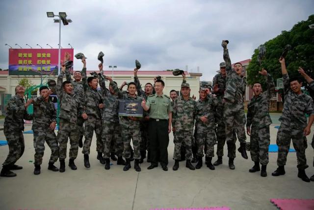 "健康使者"走进"飞龙"特战旅,官兵们乐开花了