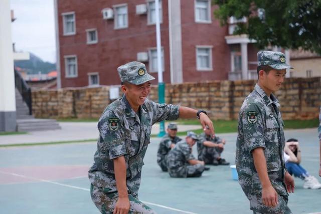 "健康使者"走进"飞龙"特战旅,官兵们乐开花了