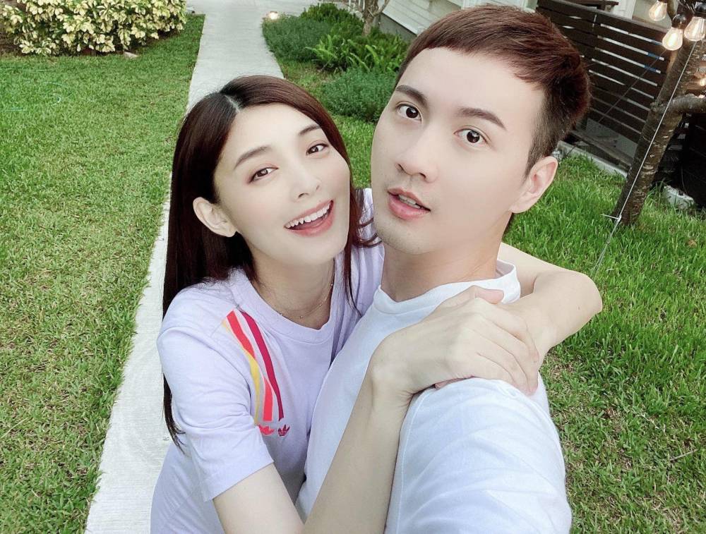 因为夏如芝性格开朗,温柔,而张捷虽然年龄比夏如芝小,但是为人处事
