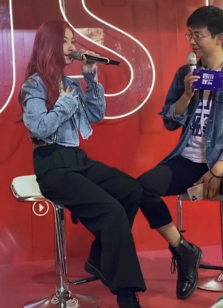 刀小刀为什么如此受欢迎本人拍一条甩发视频反复录100次网友怪不得