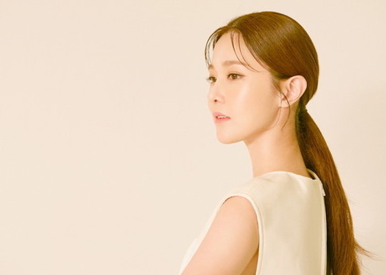 金釉利新剧与金荷娜比美 曾出演主君的太阳 外貌美艳身材性感