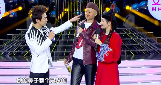 贾玲和沈凌模仿的凤凰传奇,不仅动作完全还原mv,就连唱腔模仿得相当