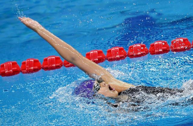 王佳音游泳运动员图片