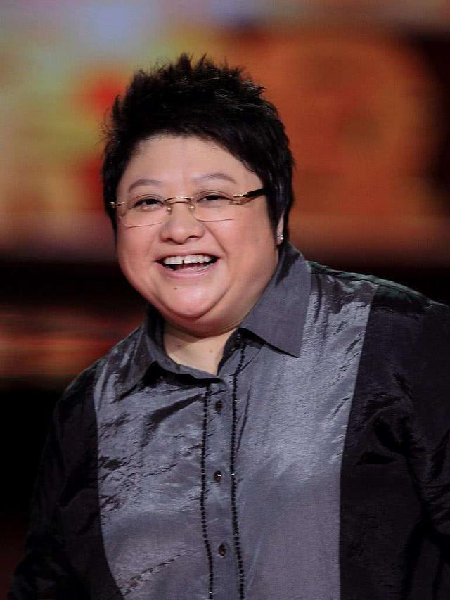 国庆晚会三小只合体太激动张韶涵礼服笑点多韩红老师被心疼