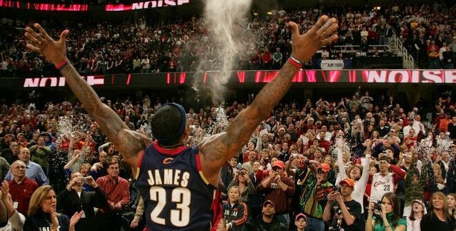 历史上的今天巴特尔试训骑士詹姆斯宣布重启撒镁粉仪式