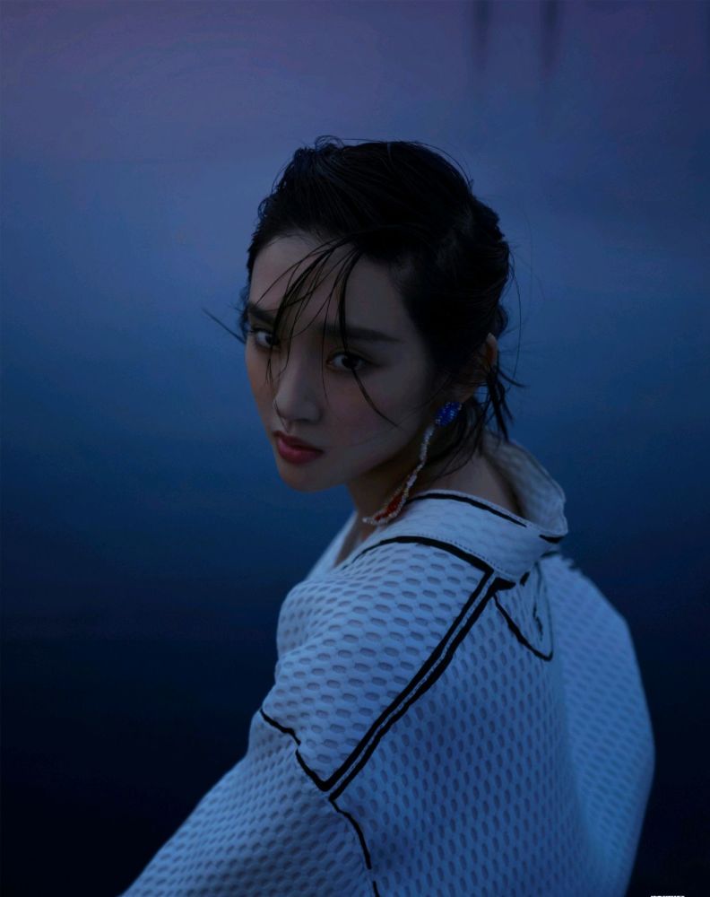 新晋辣妈唐艺昕产后恢复神速拍大片状态满满身材颜值都很绝