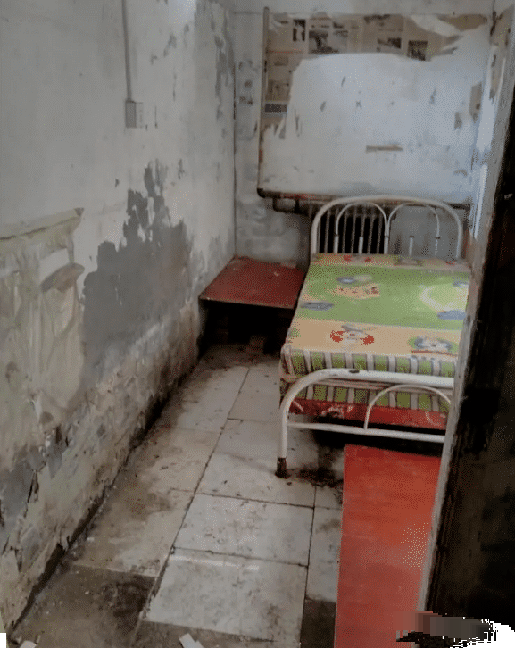 "这年头真是啥人都有,几十块钱的东西为啥撬我的车呢?"很生气哈