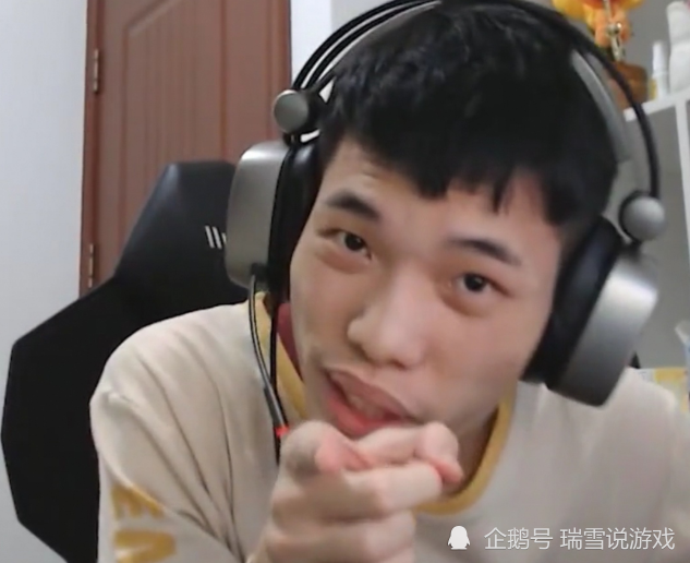 "吃鸡"鲨鱼被小学生拿捏,有幽默没实力?随后找了四个战神复仇