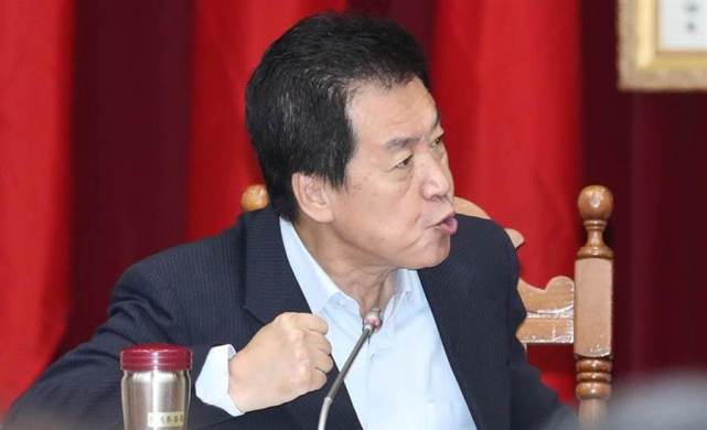 欧阳娜娜大陆唱《我的祖国》 费鸿泰:苏贞昌去吓一个小朋友干什么?