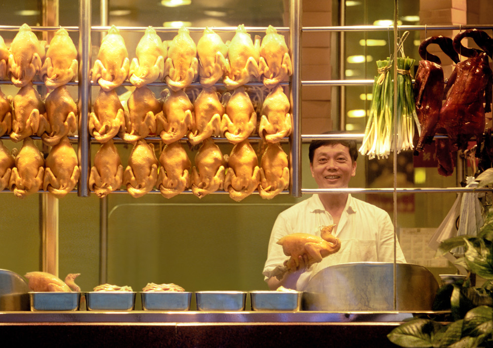 中餐厅烧味档(左),精美烧味菜式(中)及北角城市花园酒店中餐厅粤的