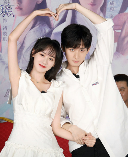 琉璃结束后袁冰妍没戏拍成毅太忙不起眼的他大火当男主