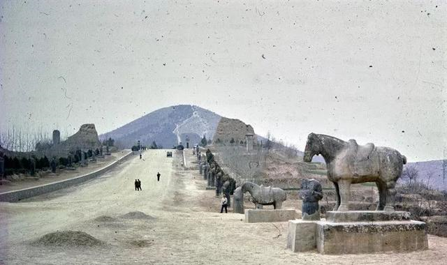 80年代乾陵老照片地宫有500吨文物郭沫若提议发掘被总理否决