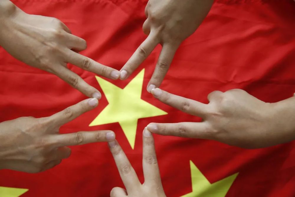 我和国旗合个影花式表白祖国这些作品创意又温情