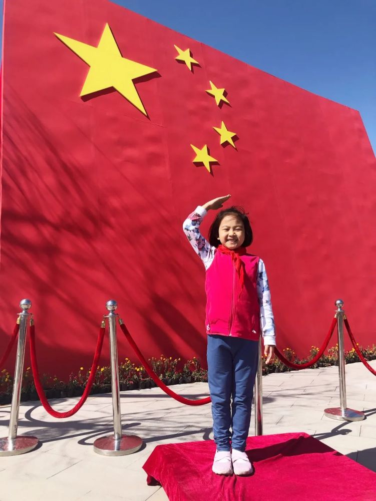 我和国旗合个影花式表白祖国这些作品创意又温情