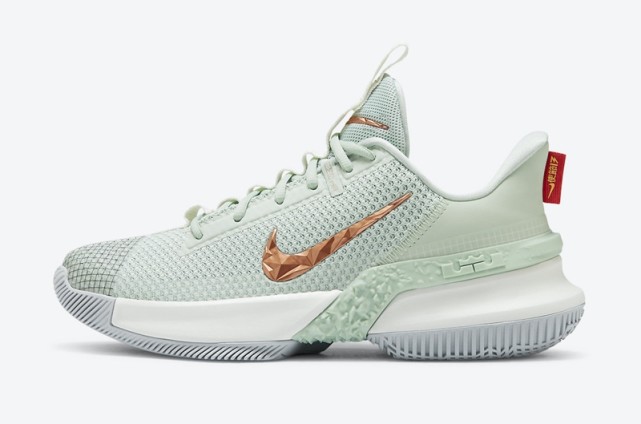 作为众所周知的打球外场神器,每一代使节系列篮球鞋的发布都会吸引着