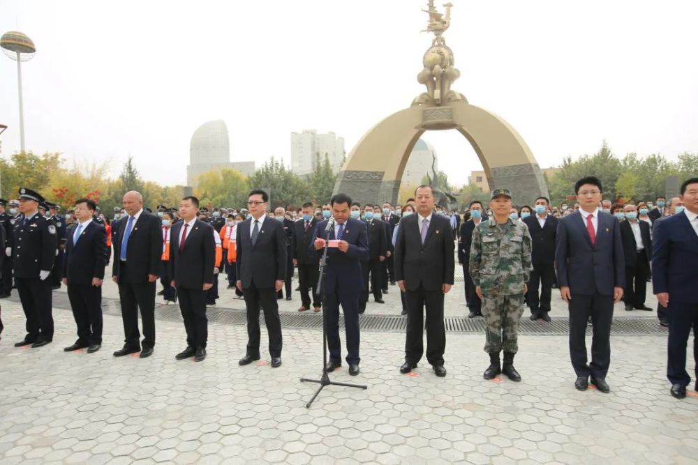 库车市举行升国旗仪式庆祝中华人民共和国成立71周年_腾讯新闻