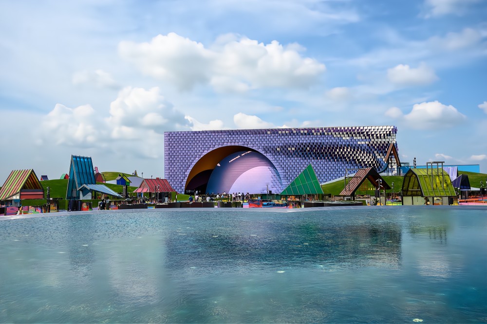 江苏盐城新晋地标建筑:《只有爱·戏剧幻城》,建筑奇特充满爱意