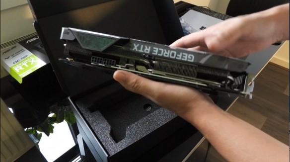 华硕geforcertx3090显卡开箱三风扇还有点小巧