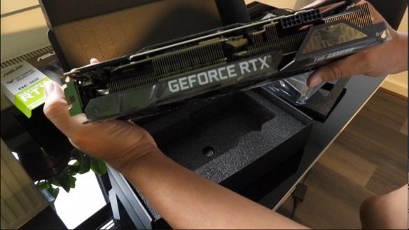 华硕geforcertx3090显卡开箱三风扇还有点小巧