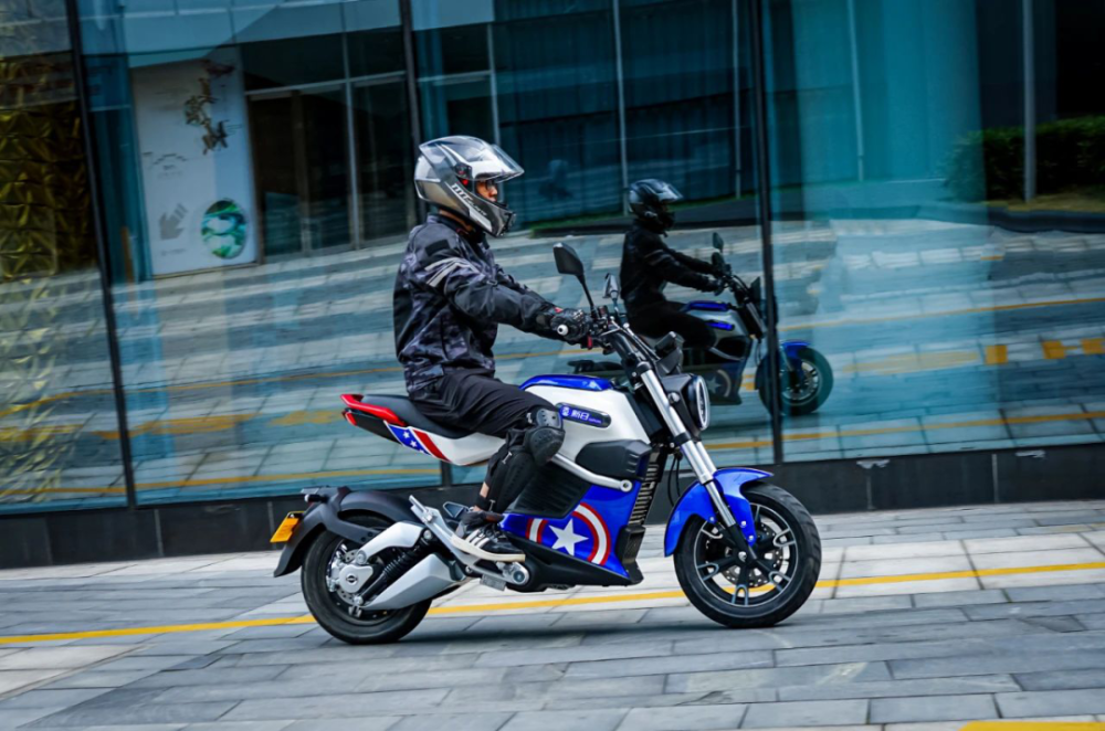 9月19日,新日miku super获得"中检西部杯"2020中国摩托车年度车型评选