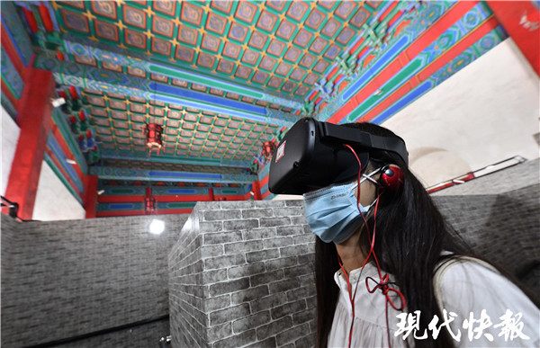 这次再到明孝陵,明孝陵地宫vr探秘沉浸式行走体验项目让她有了新感受
