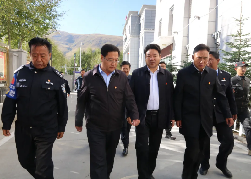 青海省玉树州四大班子领导开展国庆走访慰问活动