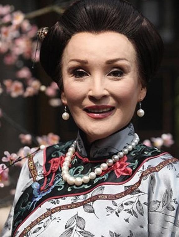 "窦太后"陈莎莉近况曝光,与老友开心聚餐,演技曾让陈道明折服