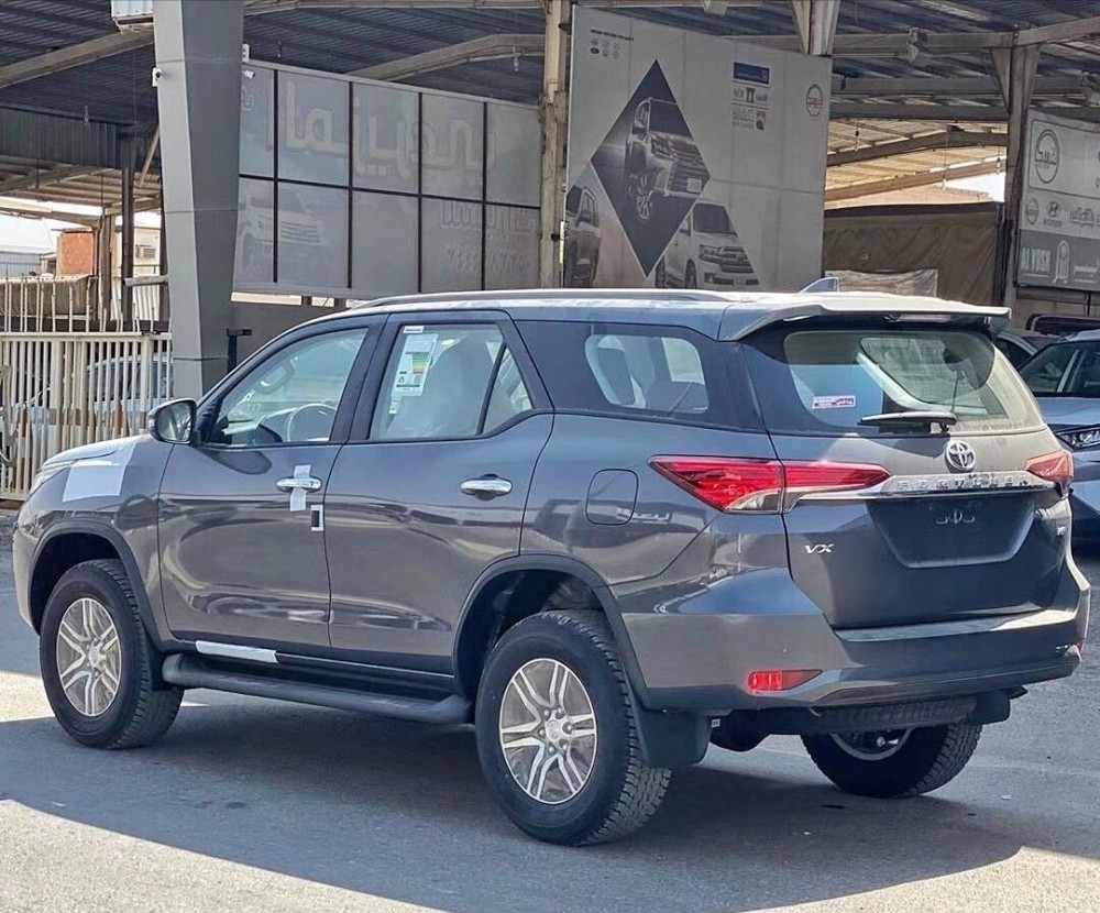 丰田王牌suv来袭28t四驱预售28万越野比帕杰罗还霸气