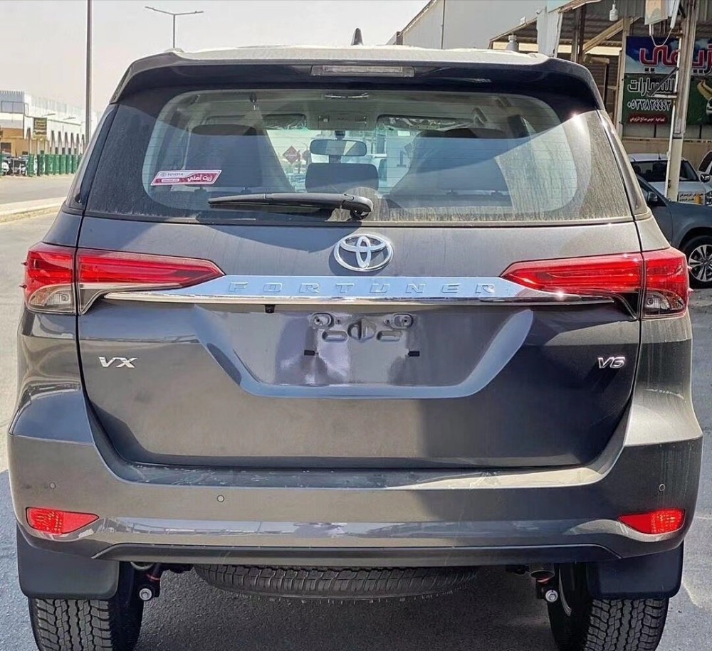 丰田王牌suv来袭28t四驱预售28万越野比帕杰罗还霸气