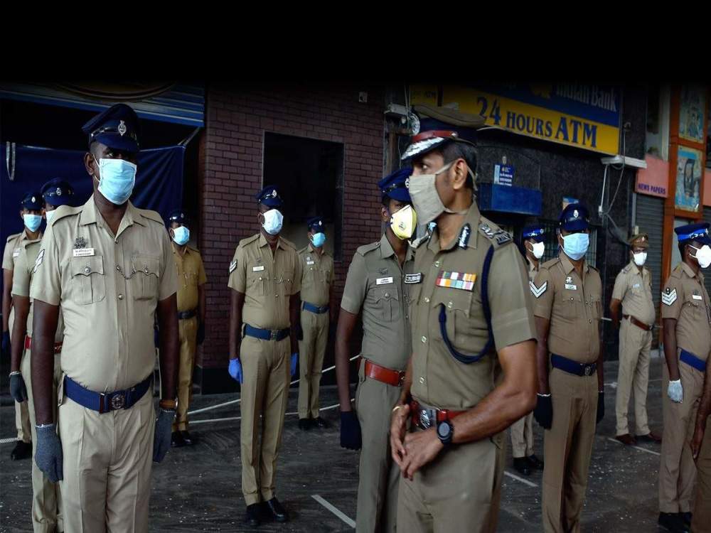 印度小男孩假装上吊吓唬妹妹结果真的吊死了