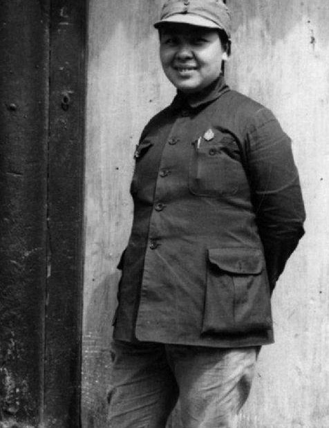 民国才女丁玲入狱生活三年和叛徒嫌疑犯同床共枕还产下一名女婴