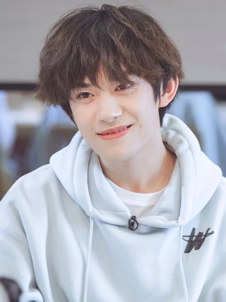 有一种笑容叫做:易烊千玺甜甜的笑