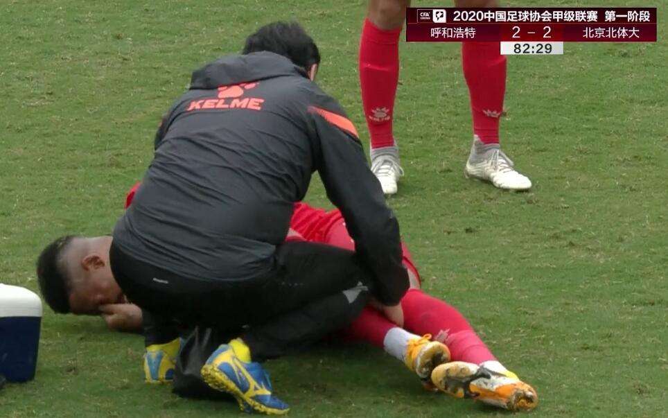 重伤休养一年半,外援复出只踢了6分钟再次报销,倒地后疼得大哭
