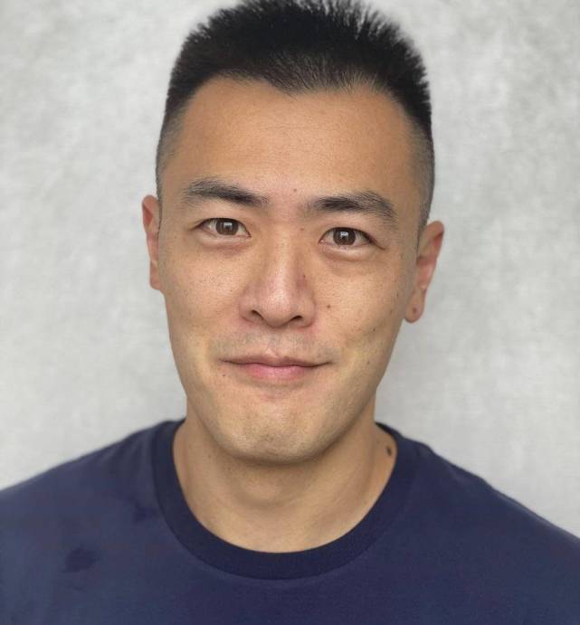 刘銮雄长子刘鸣炜迎来新恋情,女友长相平凡却敢于主动求爱