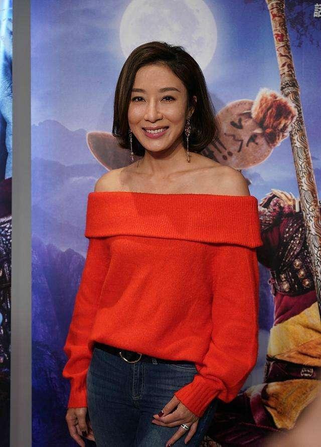 超甜蜜杨怡晒美照庆祝结婚四周年期间不忘感谢见证人袁伟豪