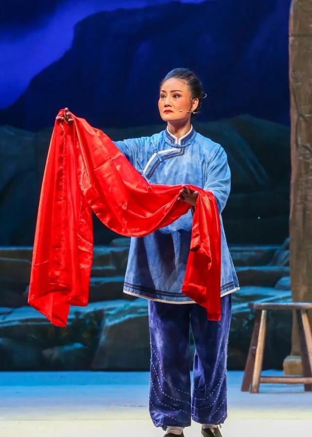 山西省运城市蒲剧团建团50周年暨蒲剧党旗飘飘研讨会举行