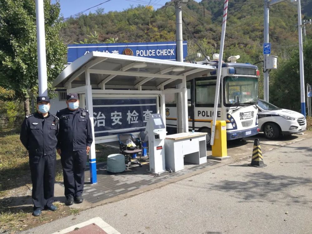 "国"与"家"撞个满怀,国旗红与警察蓝最美!