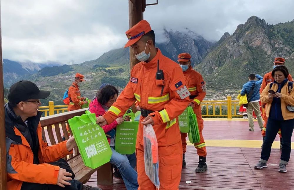 甘肃森林消防千余人景区执勤保障旅游安全