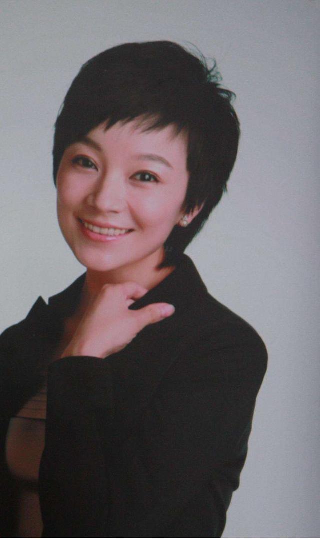 从月薪500块的小导游到央视花旦王蓝一的北漂奋斗史