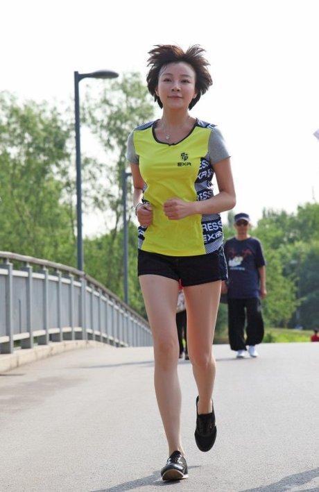 从月薪500块的小导游到央视花旦王蓝一的北漂奋斗史