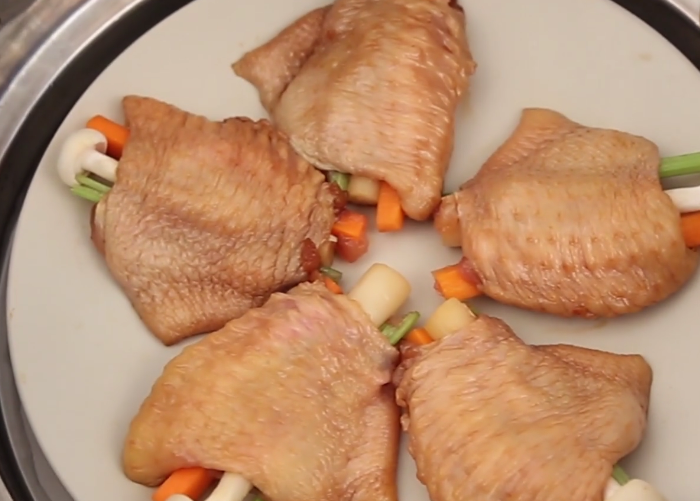 居家分享三蔬无骨鸡翅,肉嫩汁浓,荤素搭配,孩子爱吃的辅食美味