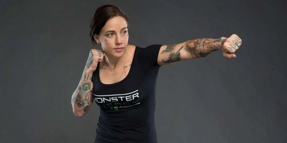 随后的两战ufc,克拉克均遭受败绩,并由于骨折休养了一年多的时间,当然