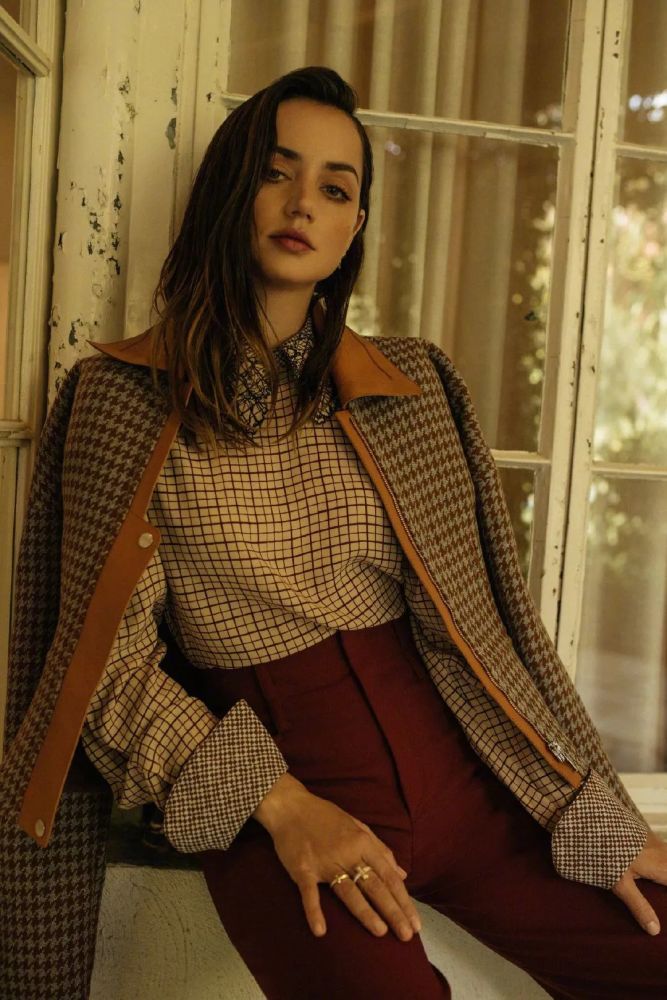 蝙蝠侠大本女朋友安娜10月最新写真来了,美呆了!_腾讯新闻