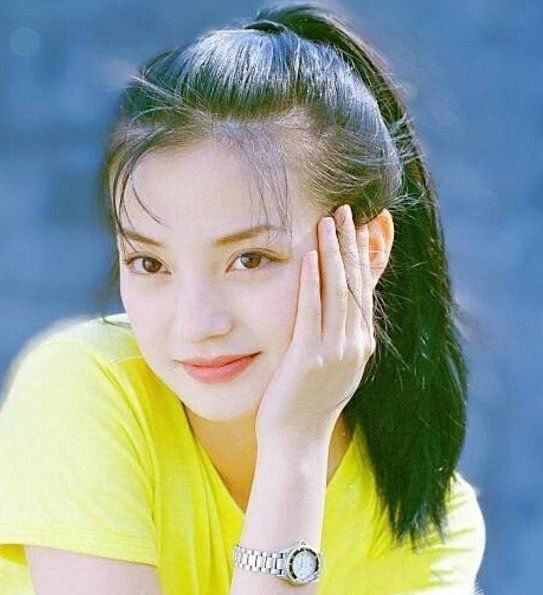 18岁的赵薇很美43岁的赵薇也美网友都喜欢