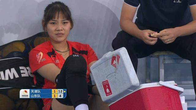 山东女排首发,宋美丽,杜清清,杨涵玉,张倩,孙杰,梅笑寒; 比分:天津